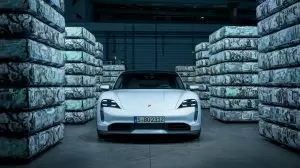 Porsche électrise l'avenir : des batteries usagées transformées en énergie pour ses voitures, une révolution qui bouleverse l'industrie automobile !