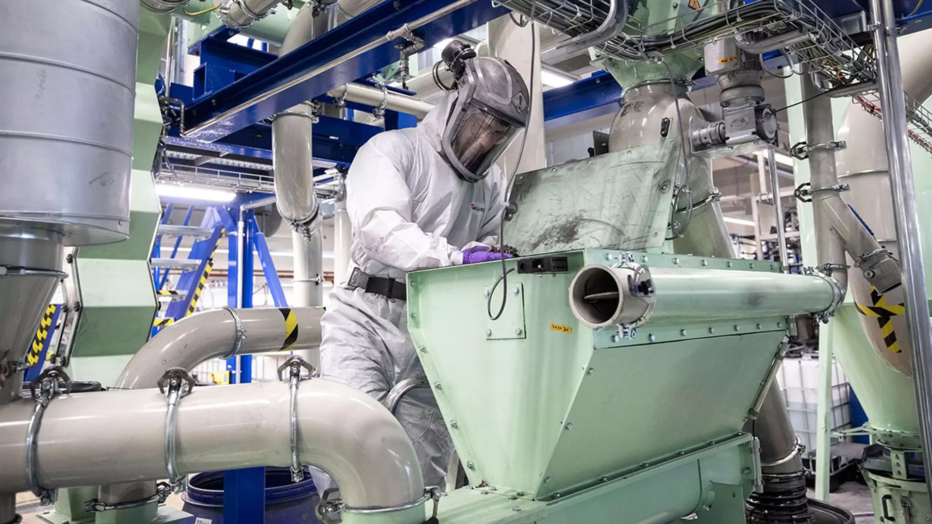 Le processus de recyclage des batteries haute tension en cours dans l'usine de Porsche