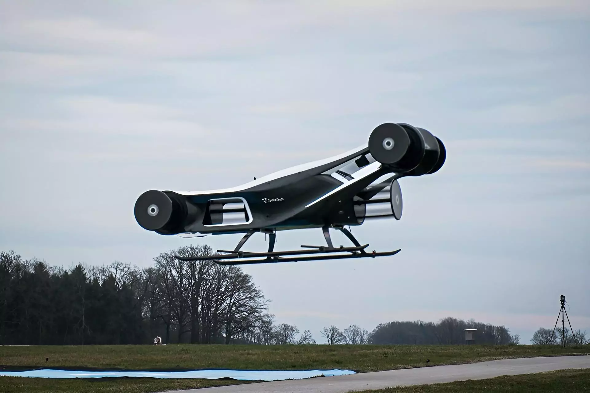 En seulement 11 mois, Cyclotech a réussi à faire décoller un prototype de grande envergure du Blackbird, propulsé par Cyclogyro, passant ainsi de la conception au vol.