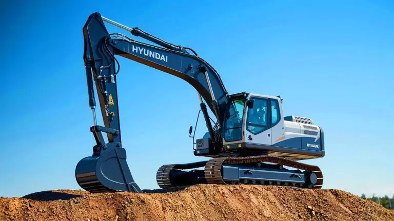 La toute première pelleteuse électrique Hyundai enfin dévoilée : ce monstre de chantier zéro émission pulvérise les records avec 10 heures d’autonomie Révolution électrique : Hyundai bouleverse le monde des chantiers avec cet excavateur innovant offrant 10 heures d'autonomie sur une seule charge