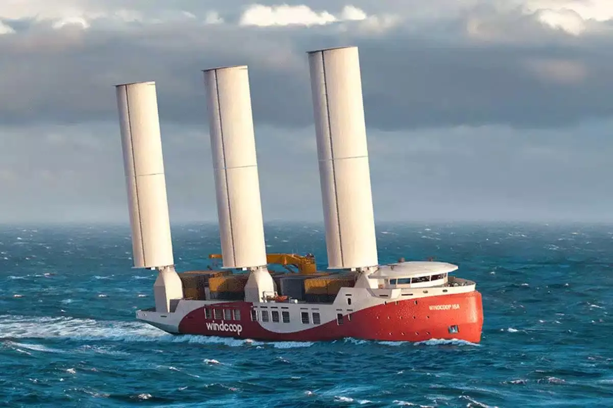 Un conteneur géant naviguant grâce à l'énergie du vent.