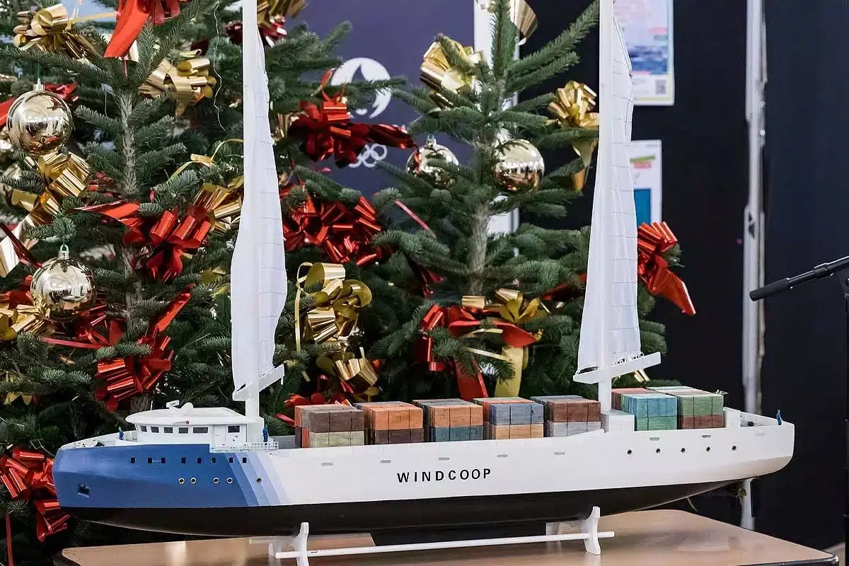 Un modèle réduit de cargo à voiles, une initiative de Windcoop.