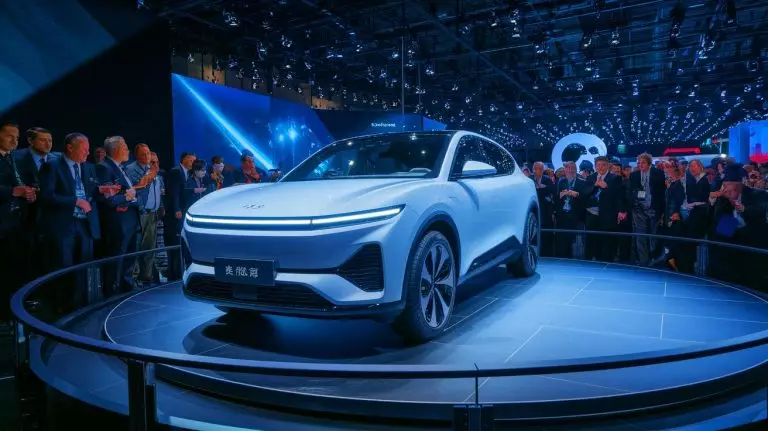 « Stupeur mondiale » : une voiture électrique chinoise pulvérise les records et décroche le prix suprême au salon auto de New York