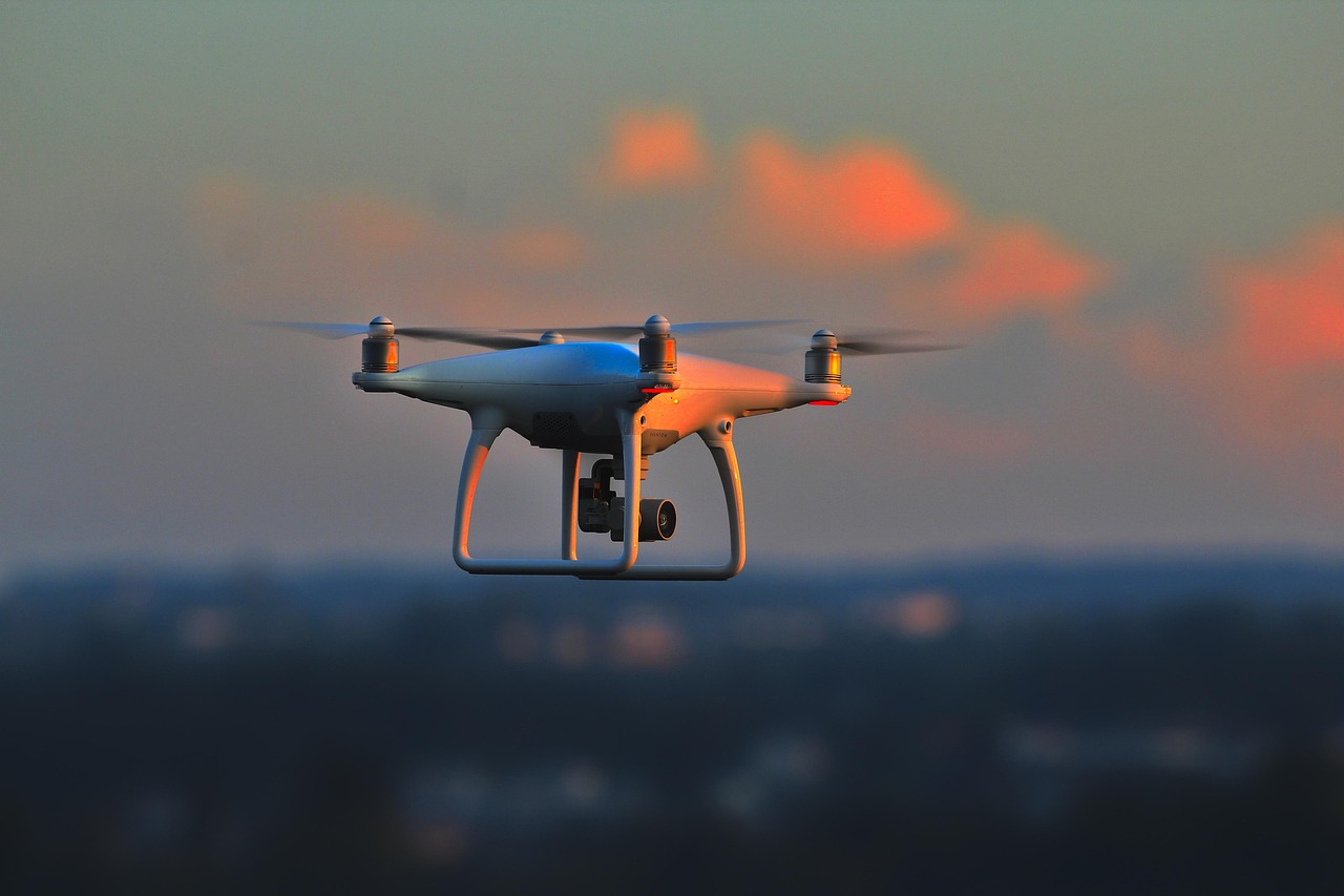 Des drones métamorphosés : cette innovation inspirée des balles de golf promet d&rsquo;augmenter leur portée de 30 % et de bouleverser l&rsquo;aviation moderne