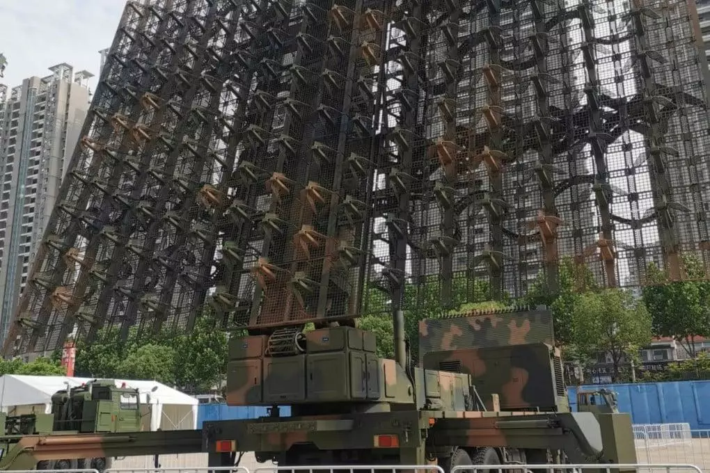 Le radar JY-27V, installé sur un camion, a été présenté cette semaine lors d'une exposition sur les radars à Hefei, dans la province de l'Anhui. Photo : thepaper.cn