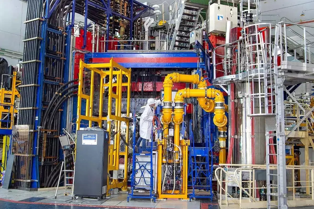 Les installations entourant le Tokamak WEST au CEA.