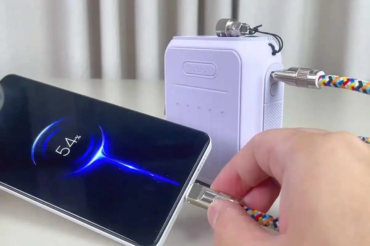 Un ventilateur mobile qui sert aussi de batterie externe.