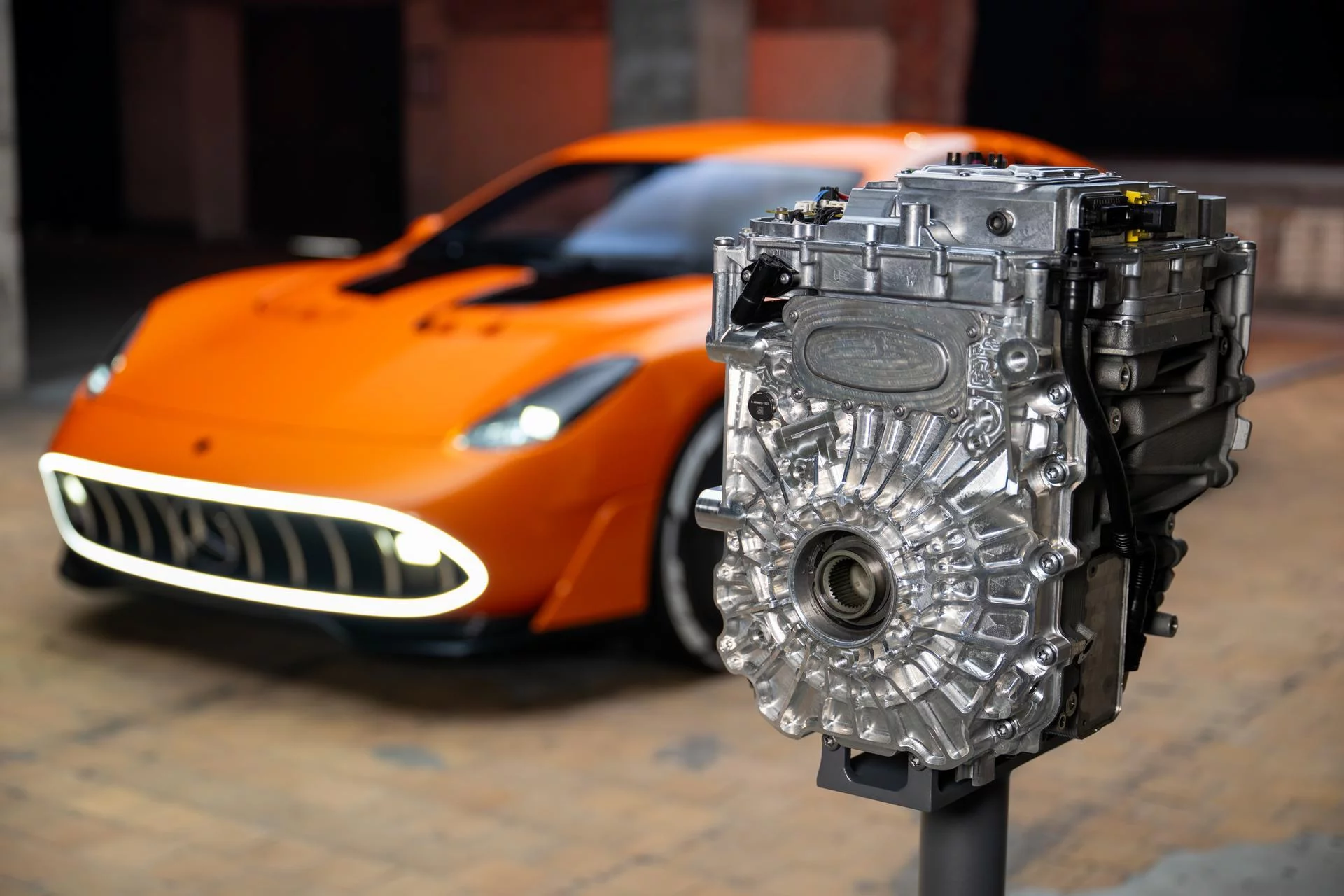 Un groupe motopropulseur innovant pour les moteurs et transmissions a été conçu pour optimiser l'espace et réduire le poids.