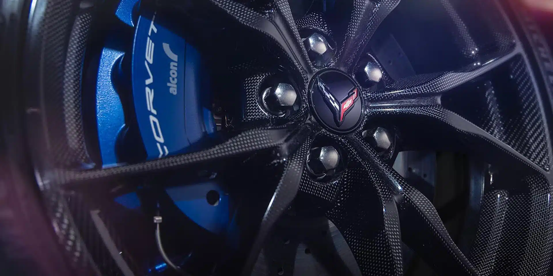 La ZR1X est équipée d'étriers Alcon à 10 pistons à l'avant et 6 pistons à l'arrière, associés à d'imposants disques de frein de 16,5 pouces à l'avant et à l'arrière.