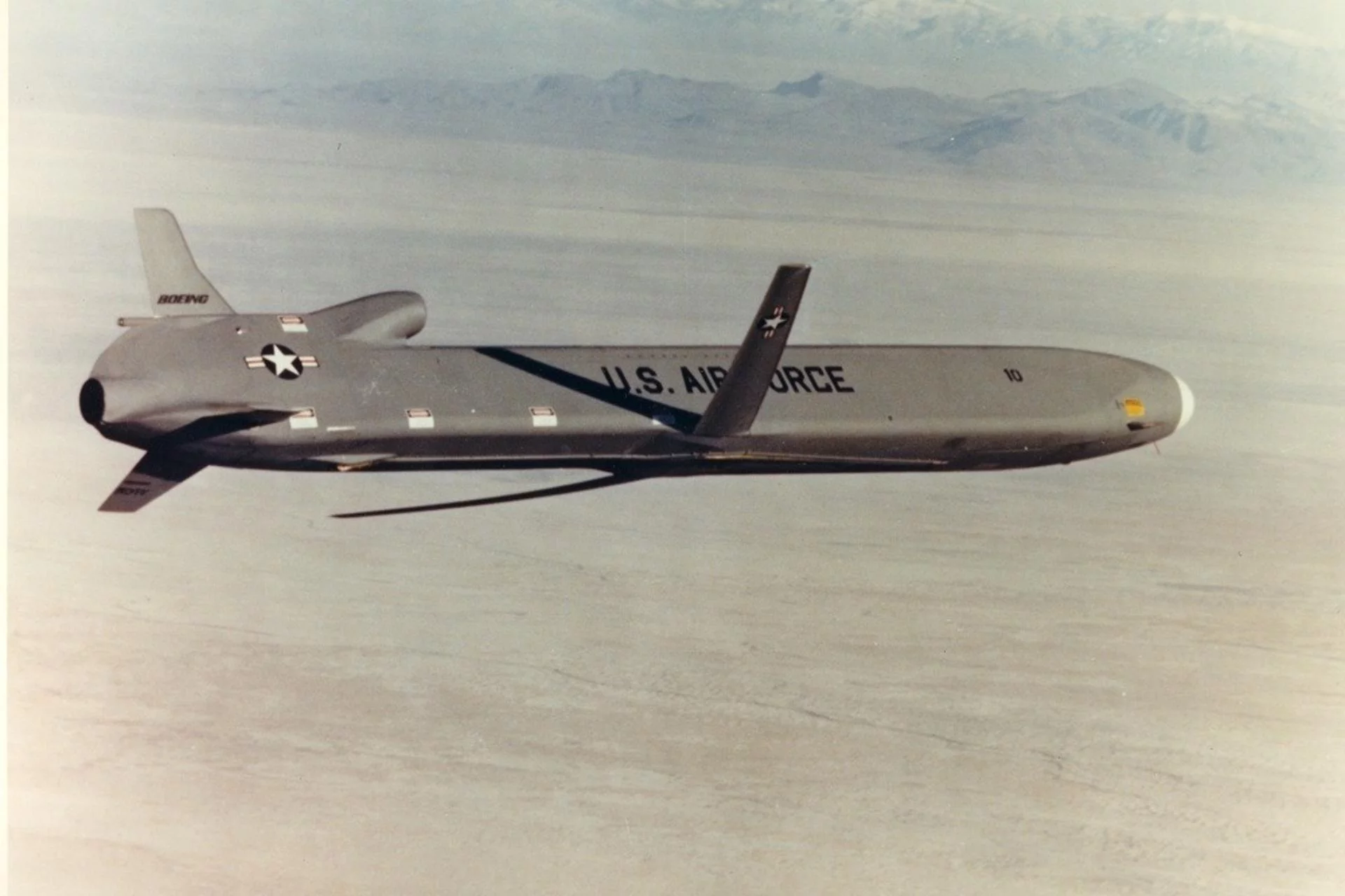 Le missile de croisière AGM-86B lancé depuis un avion, issu de la période de la Guerre froide