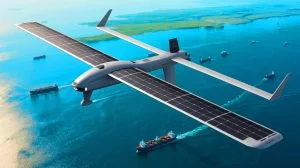 Un drone solaire au gigantisme inédit : découvrez cet engin aux ailes de Boeing 747 promettant des vols ininterrompus pendant un mois complet Illustration de l'impact révolutionnaire du drone solaire Skydweller sur la surveillance aérienne. Image réalisée par IA.