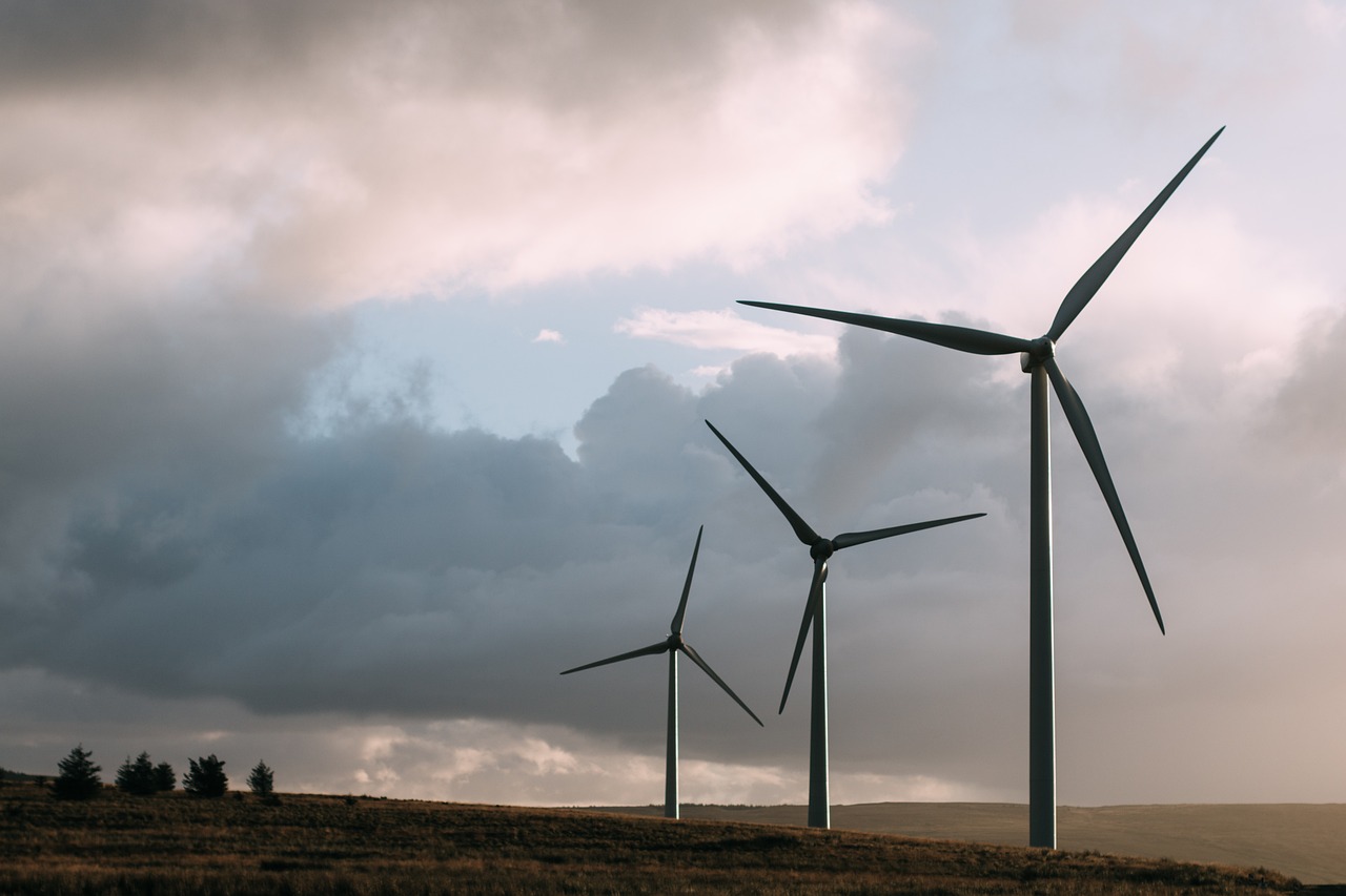 « Un géant de l’énergie se met en marche » : la plus grande éolienne jamais construite bouleverse 46 450 m² avec une puissance inédite et inquiétante