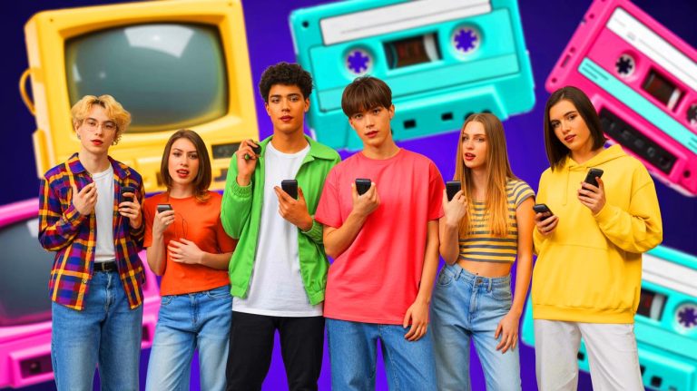La génération Z alerte : « Mes 17 applis me dévoraient ! » et troque ses écrans tactiles contre des dumbphones scintillants au style Y2K assumé