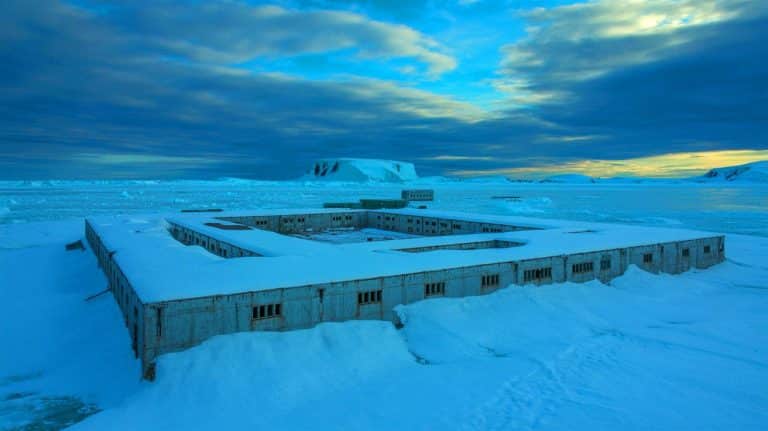 « Une base nucléaire sous la glace » : la NASA redécouvre un bunker secret américain au Groenland (et la fonte pourrait libérer ses déchets)