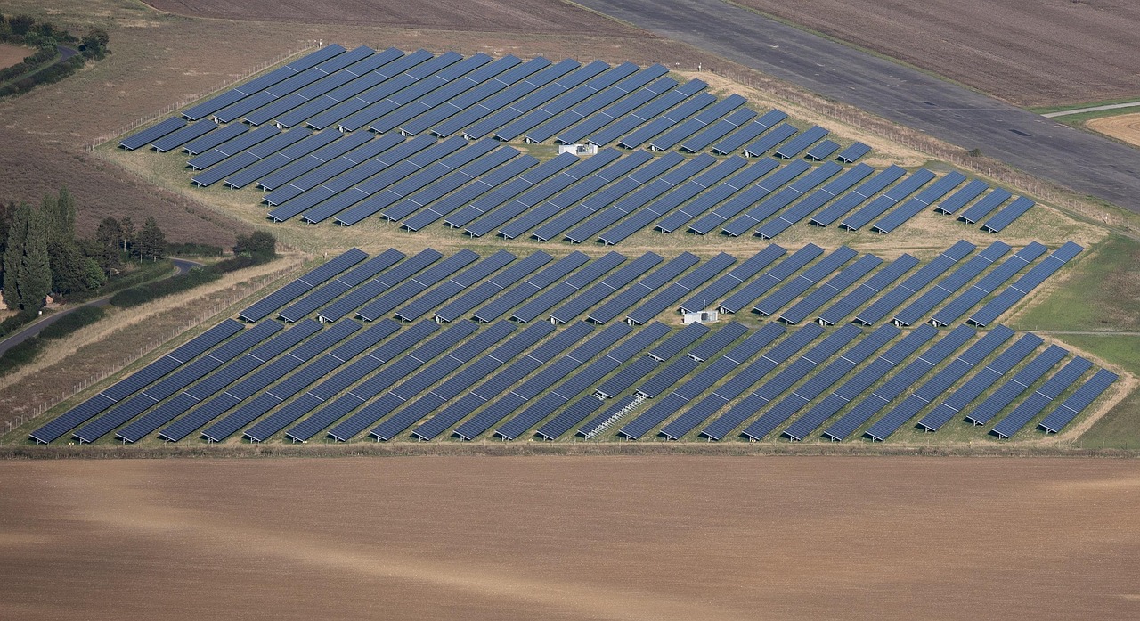 Une batterie thermique géante révolutionne l’industrie en utilisant uniquement l’énergie solaire pour un avenir durable