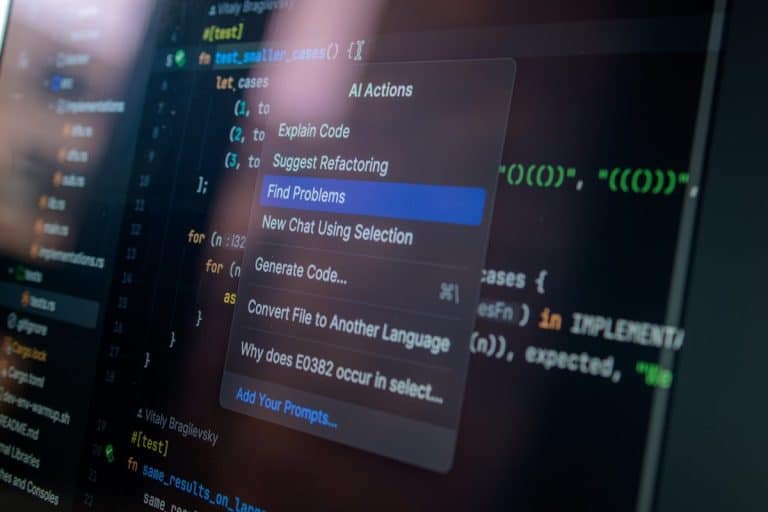 Productivité et IA : vers une nouvelle organisation du travail Computer screen displaying code with a context menu.