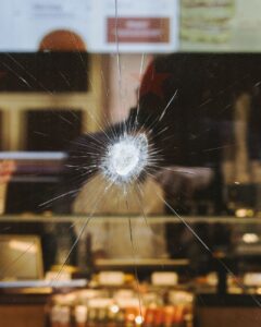 Pillages, braquages : à Paris, les commerçants de proximité s&rsquo;organisent pour se protéger